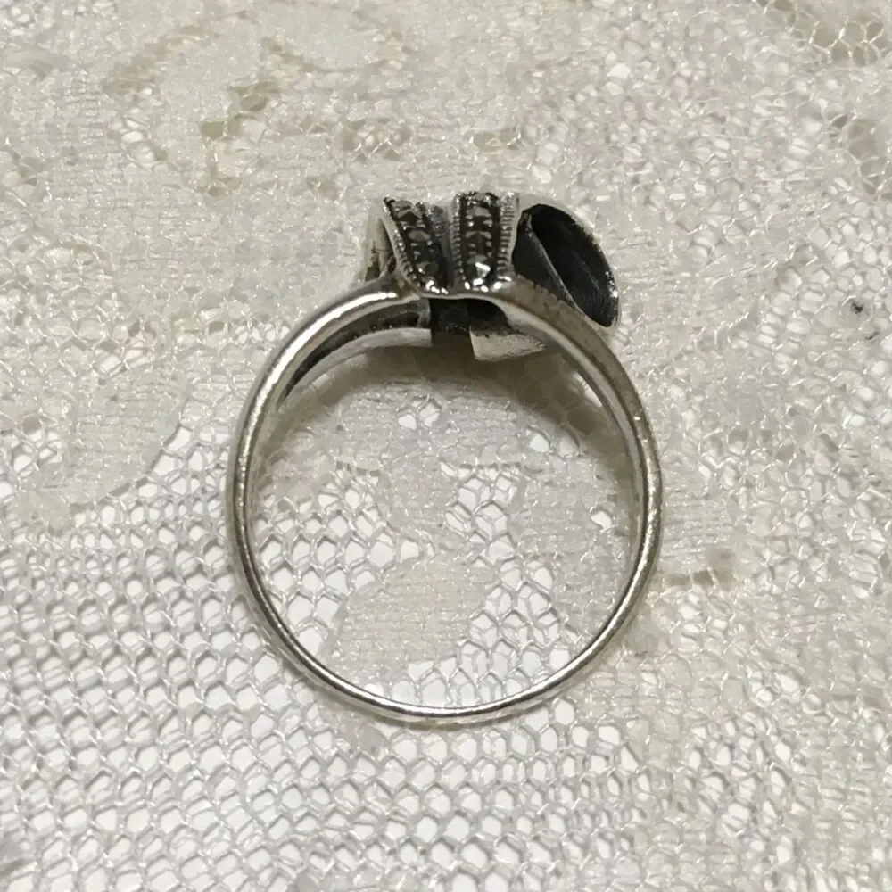 Vintage Sterling Silver Ring Womens Sz 8.25 Ribbon Bow design Marcasite Accents